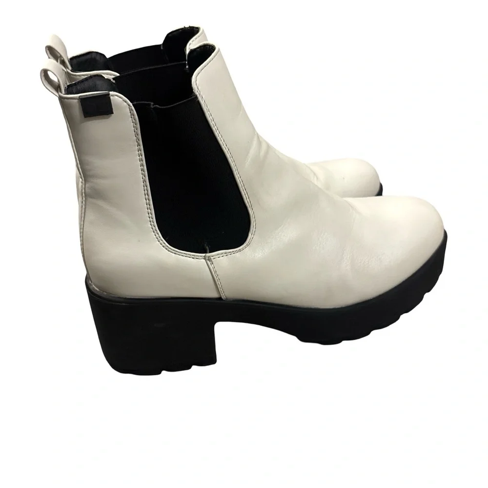 Y2K Grunge White & Black Lug Sole Chunky Combat Slip On Ankle Boots Size 7